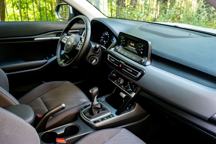 Киа Селтос комплектация Люкс 1.6 автомат