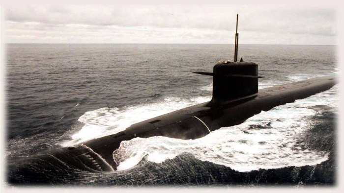 Подводная лодка на памятник