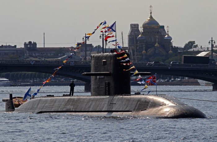 Российская подводная лодка у статуи свободы в США