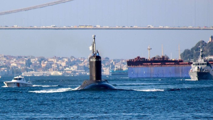 Российская подводная лодка у статуи свободы в США