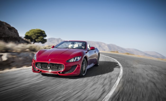 Maserati GRANCABRIO красный