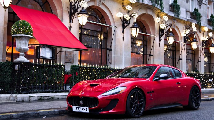 Maserati GRANTURISMO красный