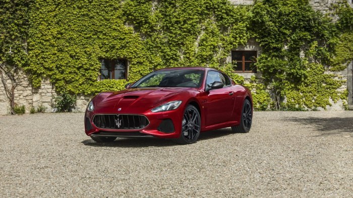 Maserati GRANTURISMO красный