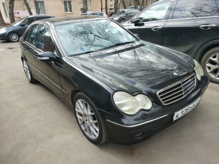 Мерседес е глазастый