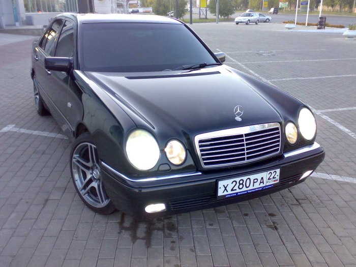 Мерседес Бенц е 240