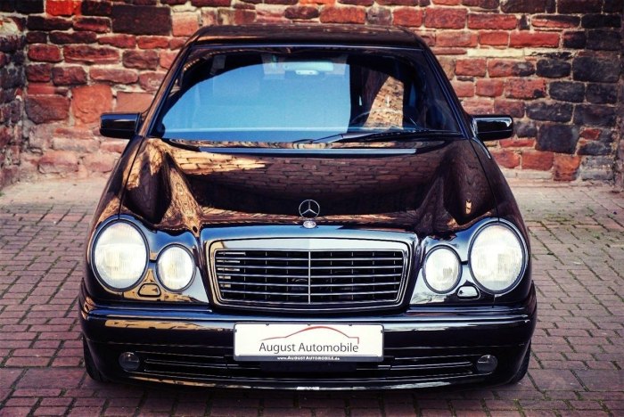 Mercedes Benz e210