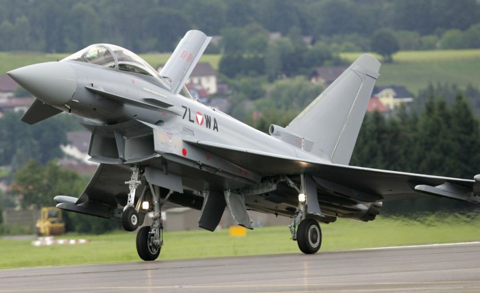 EF 2000 Eurofighter Typhoon истребитель