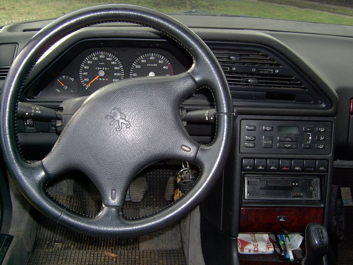Peugeot 605 SV 3.0 салон