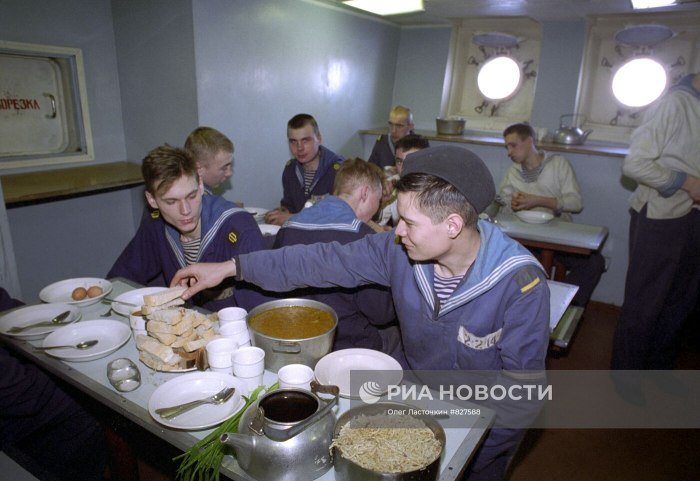 Столовая на корабле