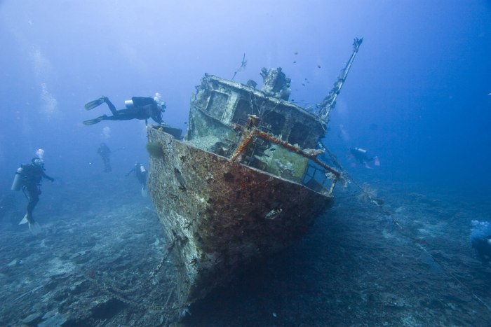 Затонувший корабль в Анапе в чёрном море