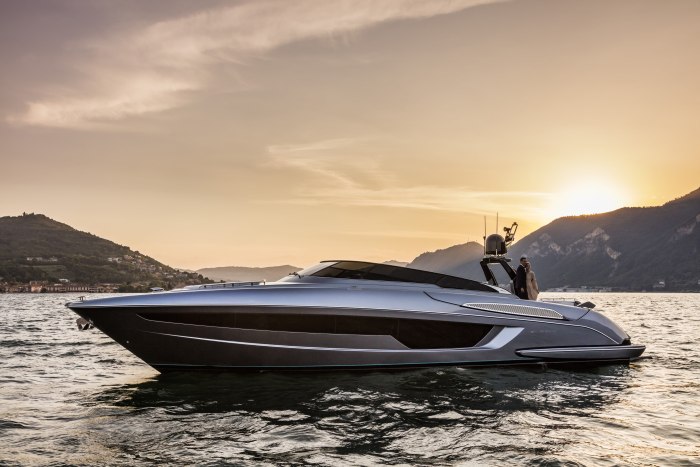 Яхта Riva