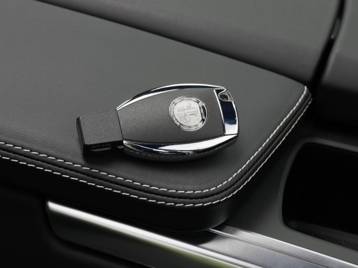 Ключ Мерседес Бенц w222