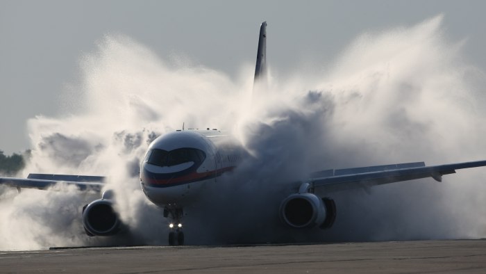 Суперджет и Боинг 777