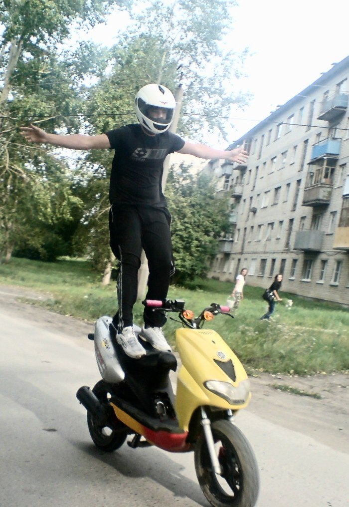 Стант на скутере