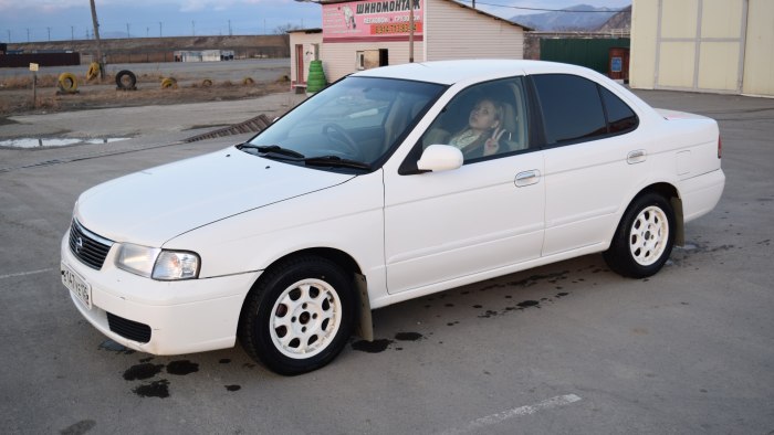 Nissan Sunny b15 r16