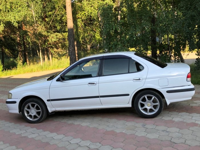 Nissan Sunny 2001 белый