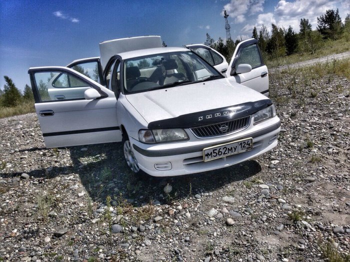Nissan Sunny fb15 2001