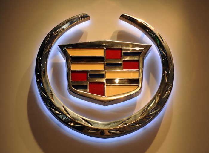 Cadillac Escalade значок