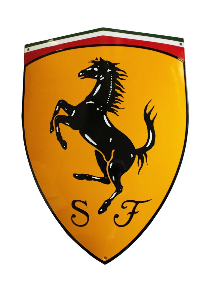 Знак Феррари на машине