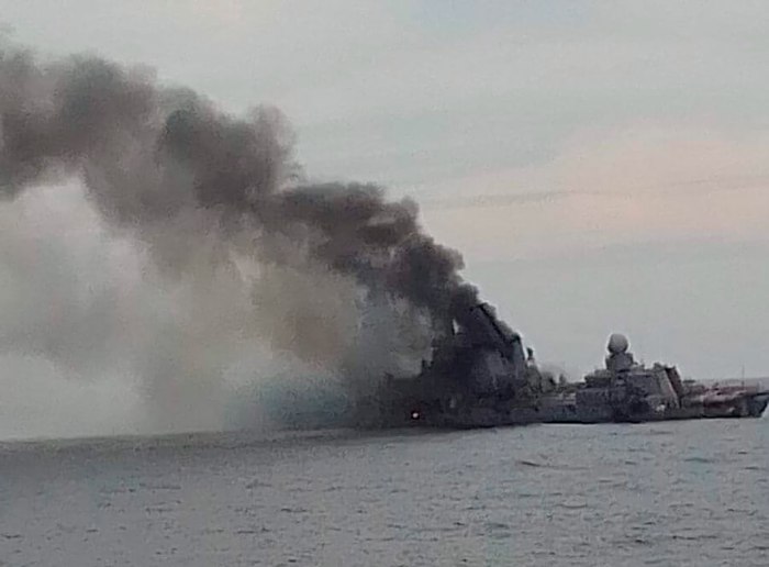 Ракетный крейсер Черноморского флота «Москва» затонул