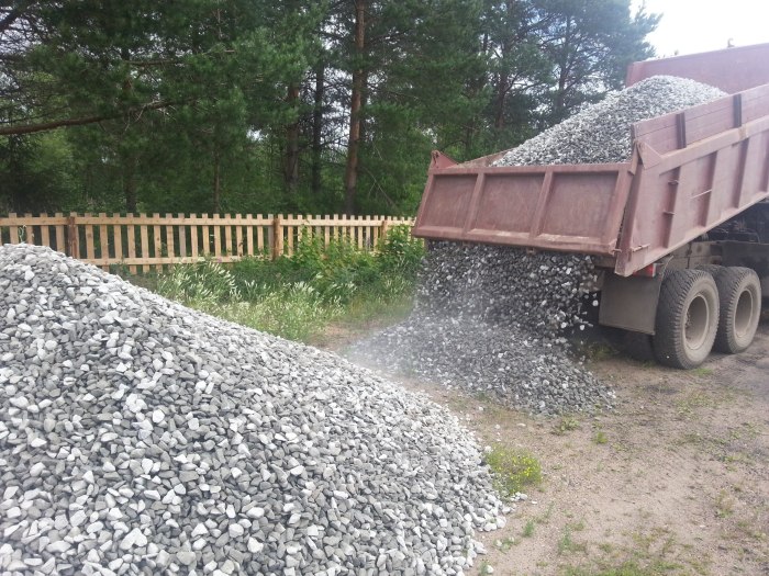 Камаз щебня