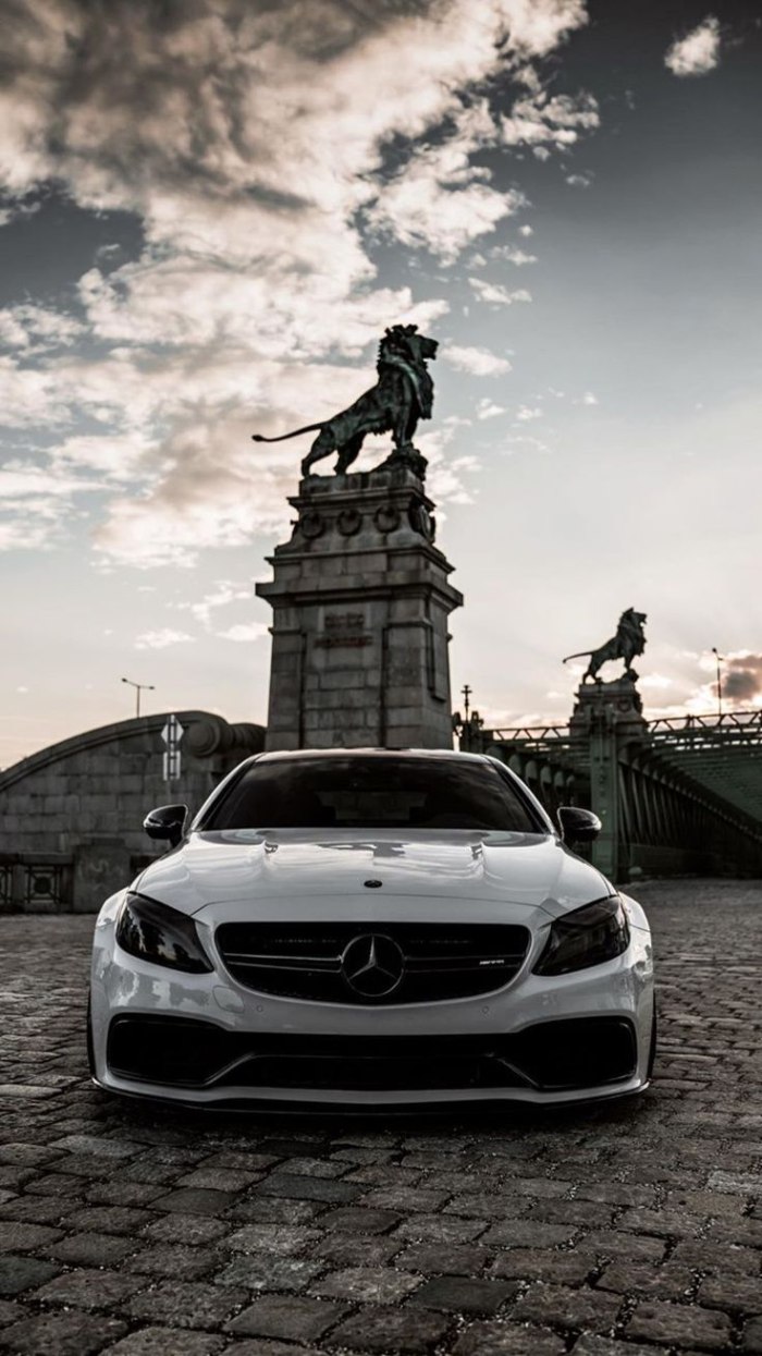 Машина Mercedes