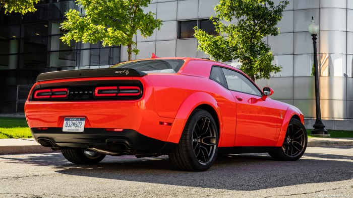 Додж Hellcat Challenger