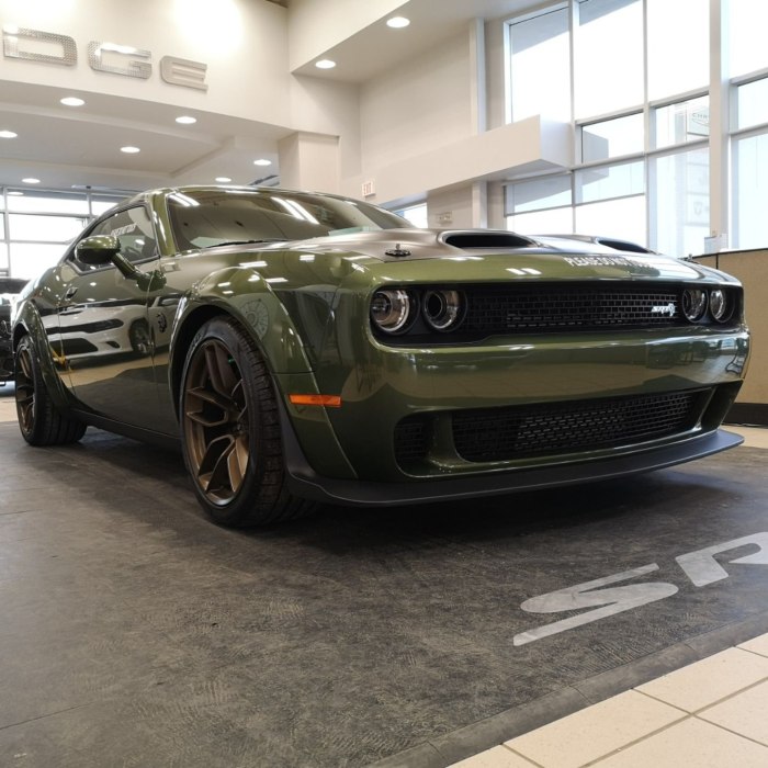 Dodge Challenger srt8 Hellcat