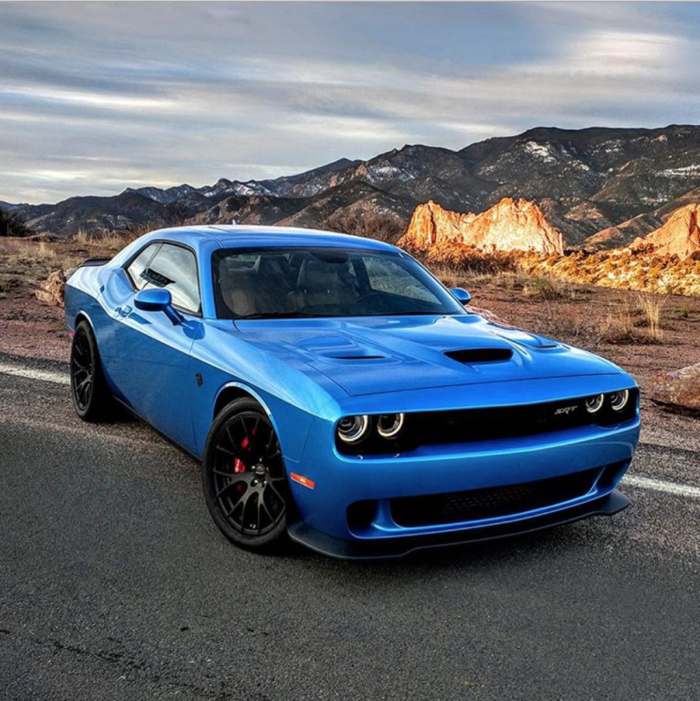 Dodge Challenger srt Hellcat