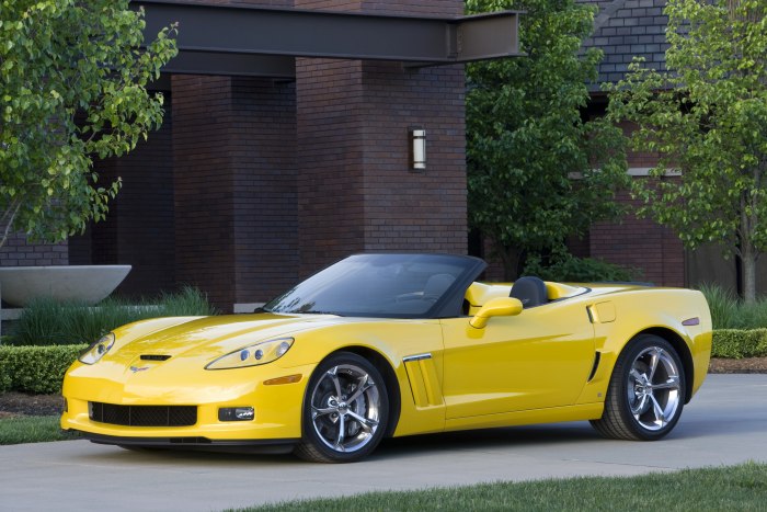 Chevrolet Corvette c6 желтый