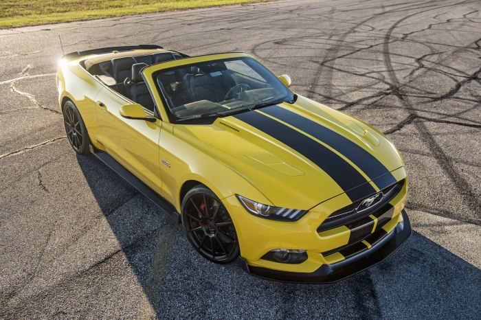 Ford Mustang желтый