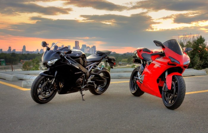 Мотоцикл Honda cbr1000rr красный