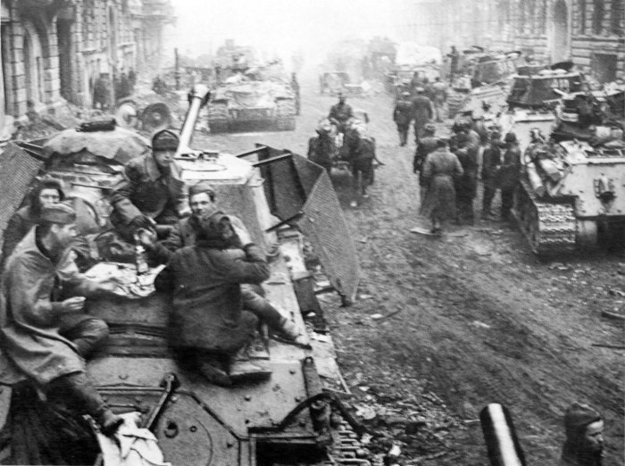 ИС-2 В Берлине 1945