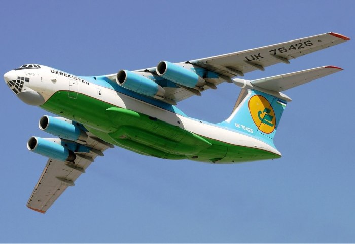Самолет Uzbekistan Airways