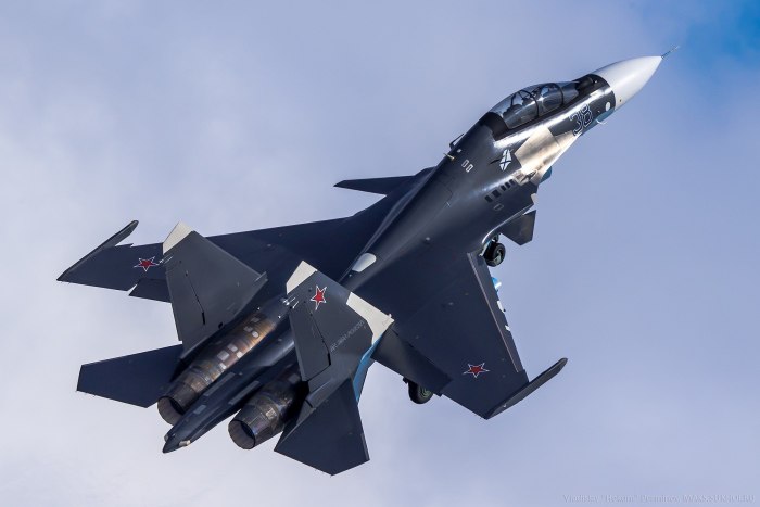 Самолет военный