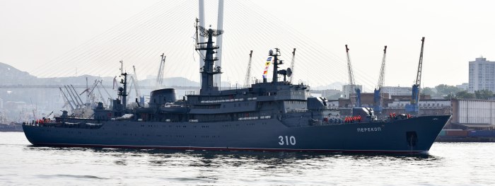 Корабль Гангут в Кронштадте