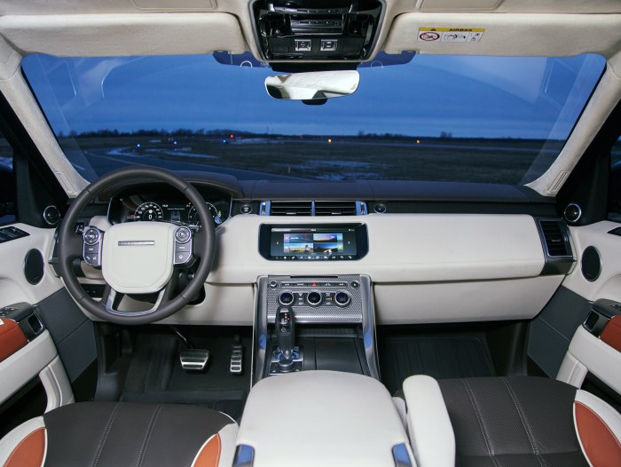 Land Rover range Rover Sport белый салон