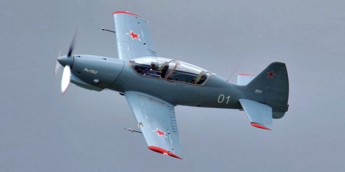 Самолёт як-152