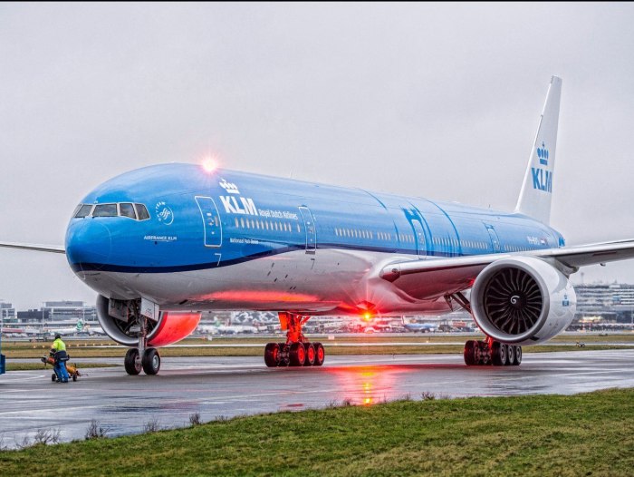 Боинг 777-300 KLM