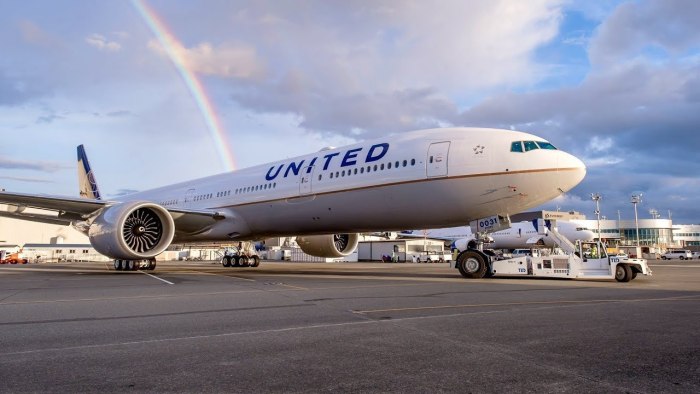United Airlines Боинг 777-300