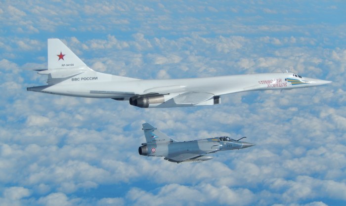 Стратегический бомбардировщик ту-160