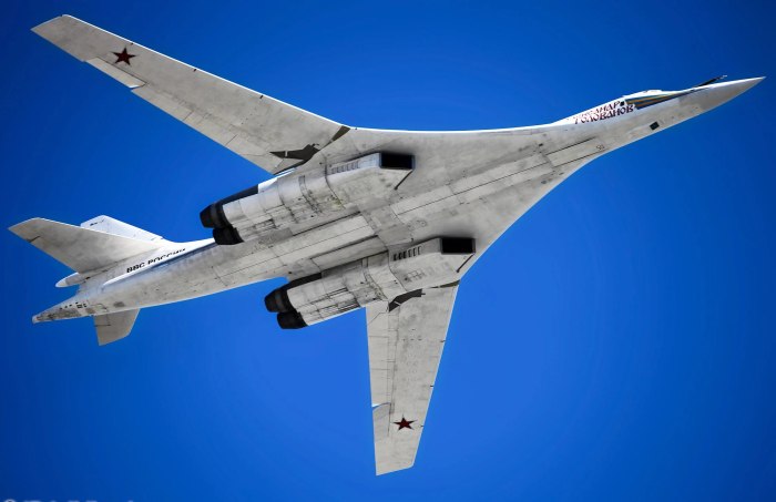 Стратегический бомбардировщик ту-160