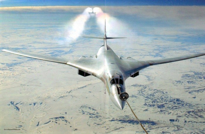 Сверхзвуковой стратегический бомбардировщик ту-160