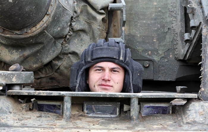 Люк мехвода т-72
