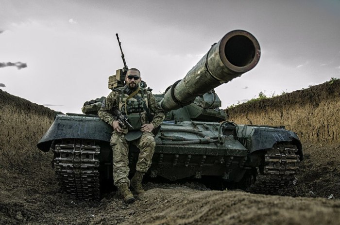 Возле танка