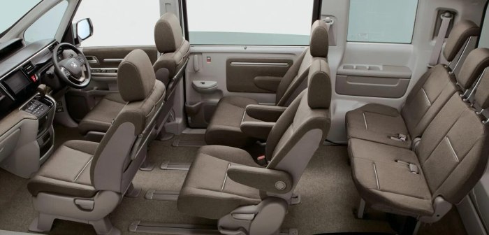 Honda Stepwgn spada 2015 салон