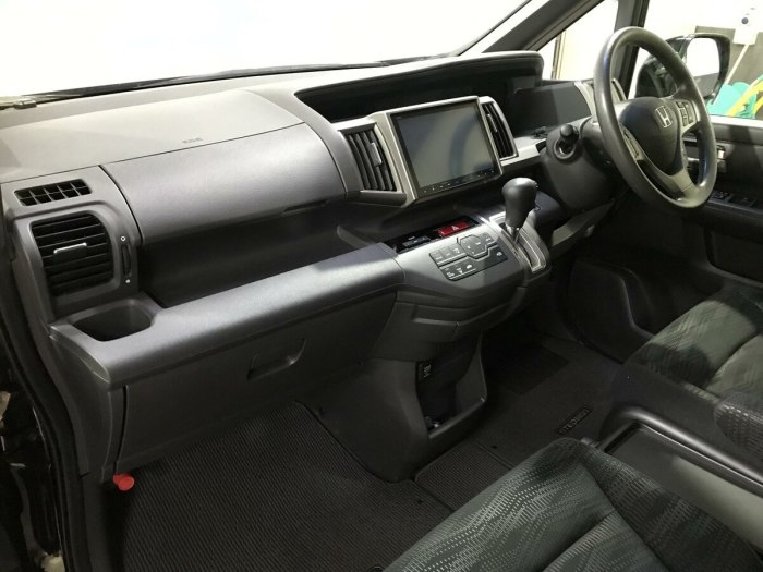 Honda Stepwgn spada 4 поколение