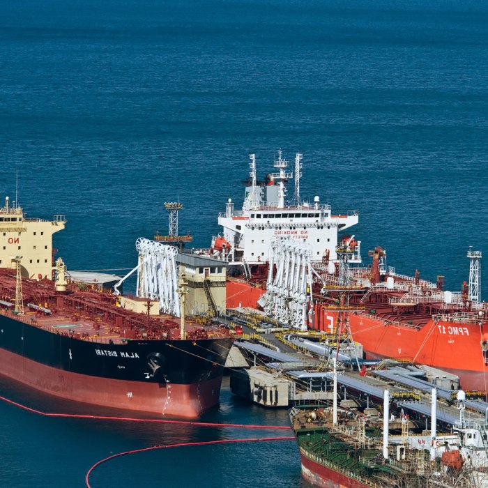Погрузка нефти на танкер