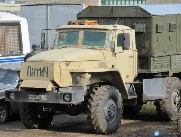 Автомобиль Урал 43 20
