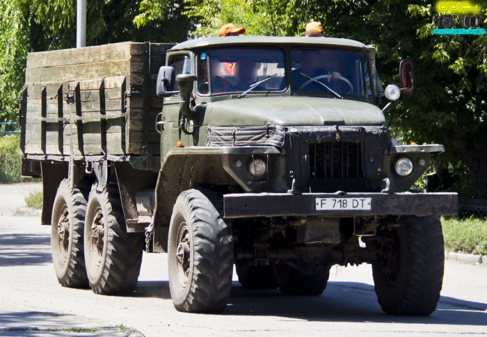 Урал 377